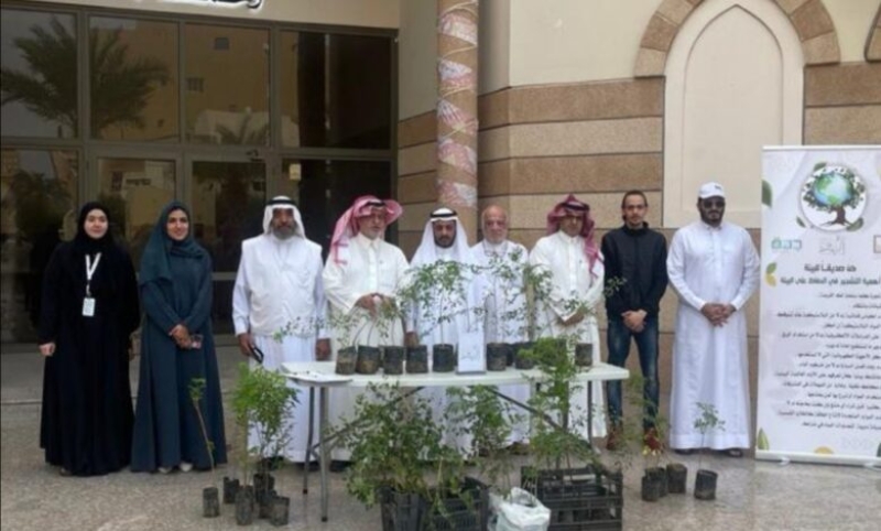 “بر جدة” تبدأ توزيع شتلات السدر والمورينجا بمركز حي النهضة لتعزيز الوعي البيئي