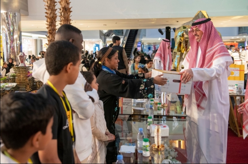 محافظ جدة يشارك 1500 من الأيتام وأسرهم حفل الإفطار الرمضاني